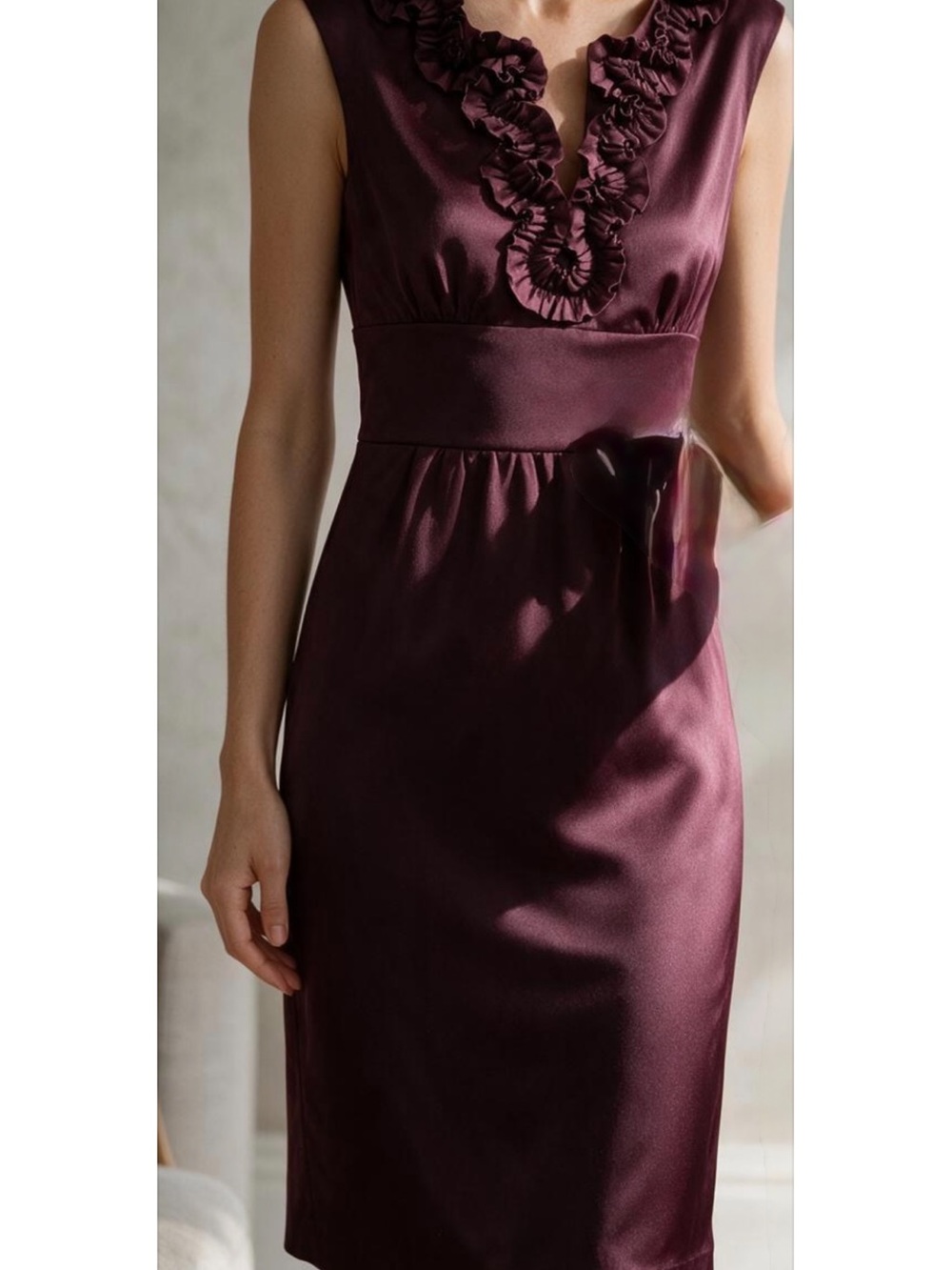 London Times Ruffle V‑Neck Dress in Plum